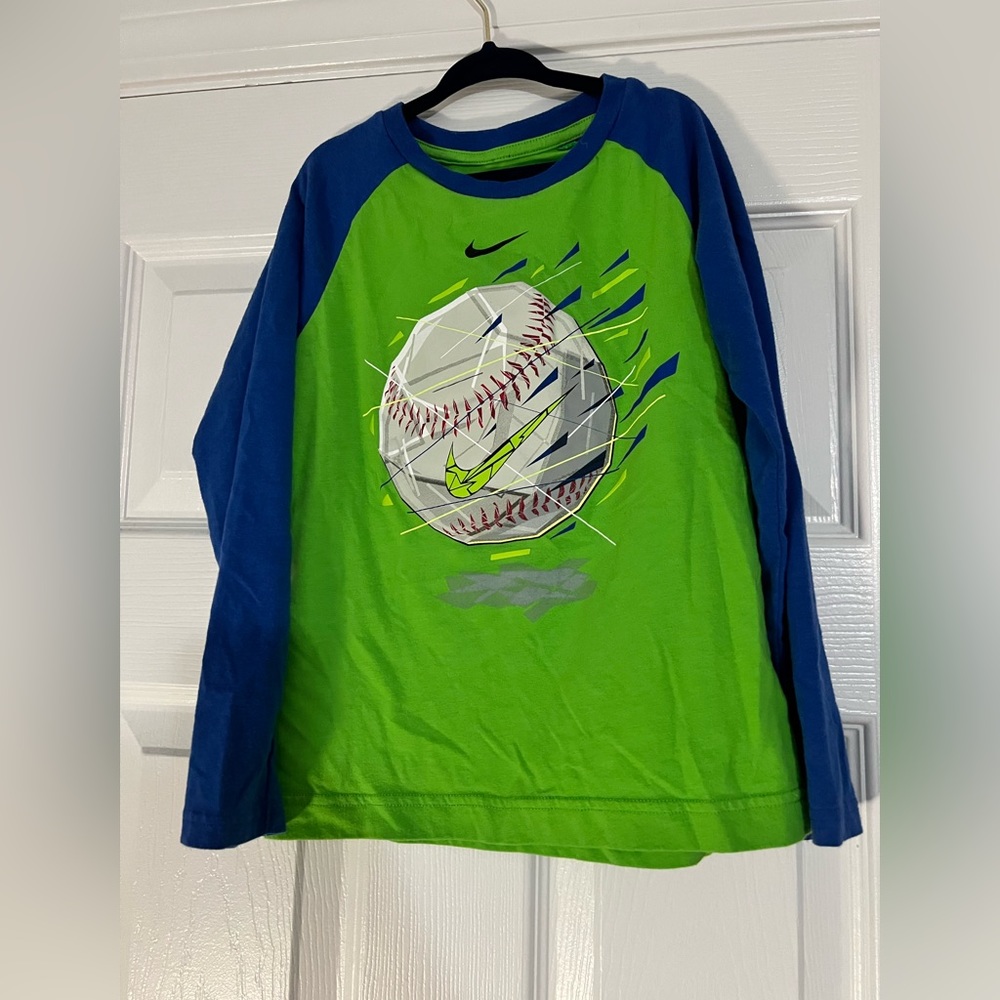 Boys Nike size 7 shirt